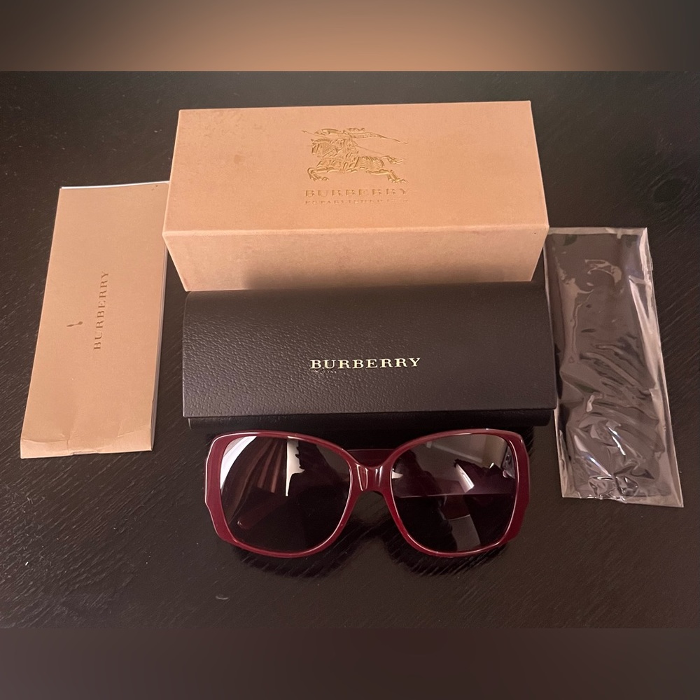 Authentic New Burberry Oversized Rectangular BE4104 Cyclamen Sunglasses NWB